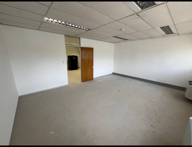 324M² OFFICE TO LET IN PINELANDS